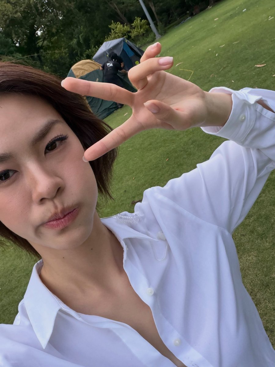 imwortxr's tweet photo. อาเซนี่สวัสดิการไม่ดีเลยค่ะ ทำไมให้บอดี้การ์ดใส่เสื้อไม่มีกระดุมคะ มิเครเรยอะ https://t.co/FAtmHmzFKI