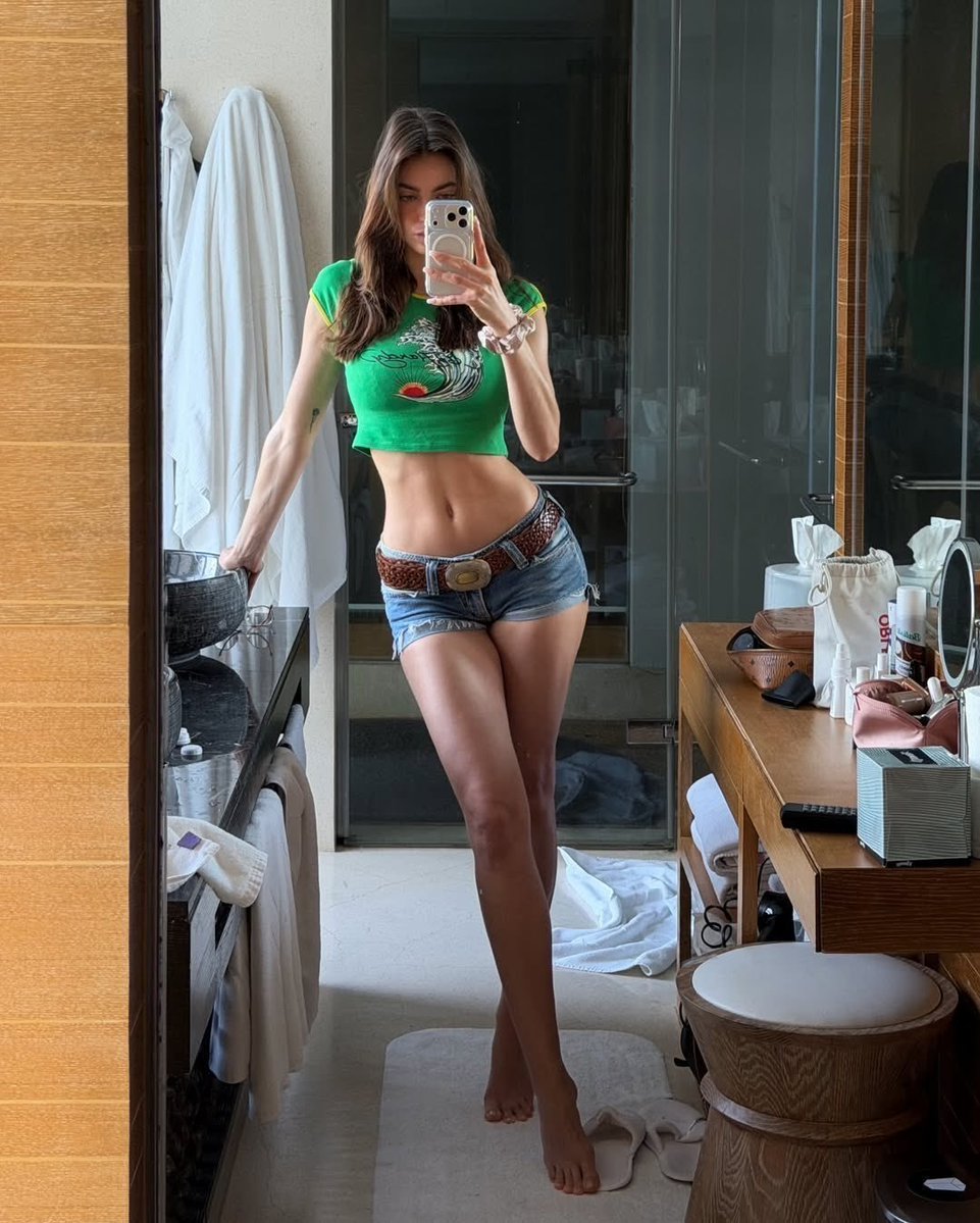 harrytwips's tweet photo. Just a German girl in Thailand 🇹🇭 https://t.co/uJZW1NsWpO
