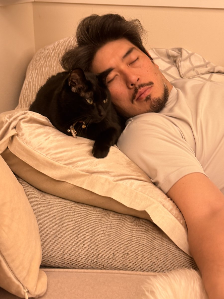 Motosuzukisan's tweet photo. 中学生で既に100kgあった夫が、映画ちいかわ観た後に「パパは小さい頃から『お前が小突くのとお友達が小突くのは違うんだよ。大きく生まれたらまわりをよく見て動いて優しくないといけない』と言われて育ったんだよ」と娘に言っていて、やっぱ人間と魔物の差ってそういうとこだよなと思いました。 https://t.co/y80YtOZhSU