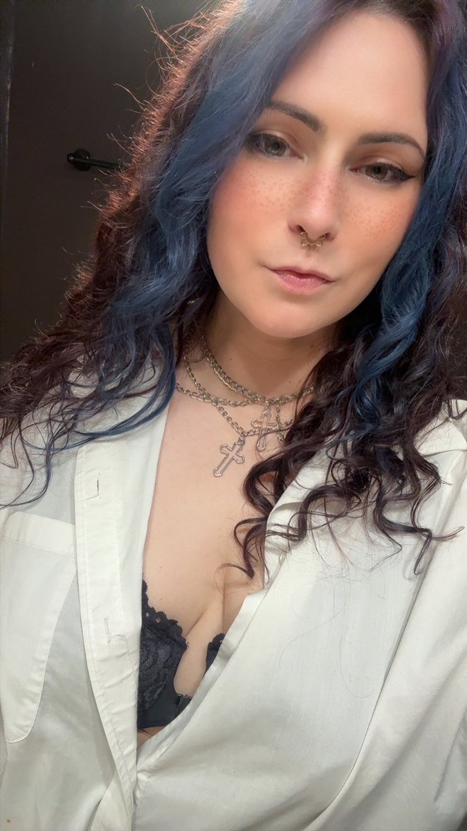 IzzyQueenB's tweet photo. Miss yall🫠🤭 I know I’ve been MIA and I have a fuck ton of DMs to answer but I’ve spent 2 weeks working 50 hours each, shifts at 4am AND I hit 3 concerts in 7 days, on top of having several personal crisis’ 🥴 it’s okay, we’re still hot😏
#nsfwtwt #nsfw #metalhead #dok #ffdp https://t.co/IwZEnCZ84Y