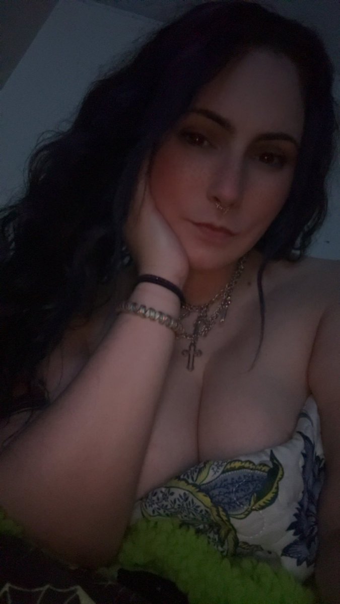 IzzyQueenB's tweet photo. Miss yall🫠🤭 I know I’ve been MIA and I have a fuck ton of DMs to answer but I’ve spent 2 weeks working 50 hours each, shifts at 4am AND I hit 3 concerts in 7 days, on top of having several personal crisis’ 🥴 it’s okay, we’re still hot😏
#nsfwtwt #nsfw #metalhead #dok #ffdp https://t.co/IwZEnCZ84Y