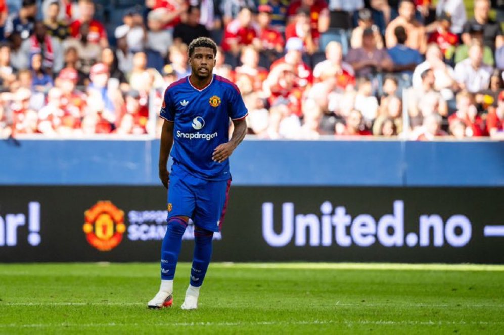 StatmanDave's tweet photo. Andrey Santos’ game by numbers vs. Atletico Madrid:

100% duels won
93% pass accuracy 
90 touches 
33 carries 
7 passes into the final third 
3 interceptions 
3 recoveries 
2 tackles 

Top performance in the middle of the park. 🔝 https://t.co/gj2DGaZMGC