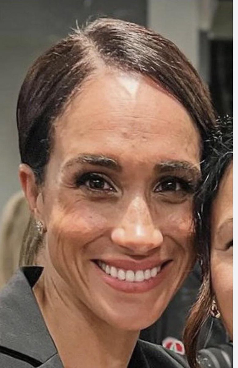MeghansCrease's tweet photo. @ConBee66 @inconstantia1 @paulamatanovich The original...
The other one is just over enhanced with colour https://t.co/RYWqQyDZyN