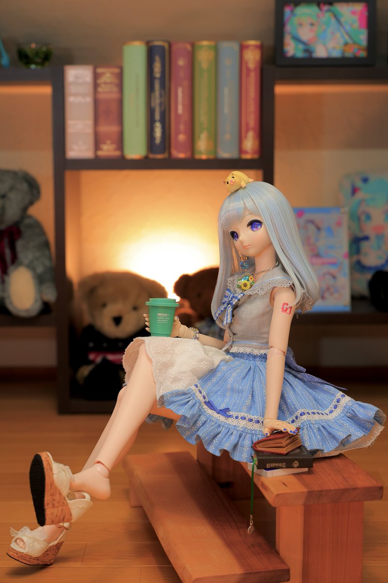 Roskil_Clea's tweet photo. ちょっと休憩…(*´-`)✨☕️📚✨

足先に靴引っかける仕草、
すこなんですよね… https://t.co/OkfEoMsPxF