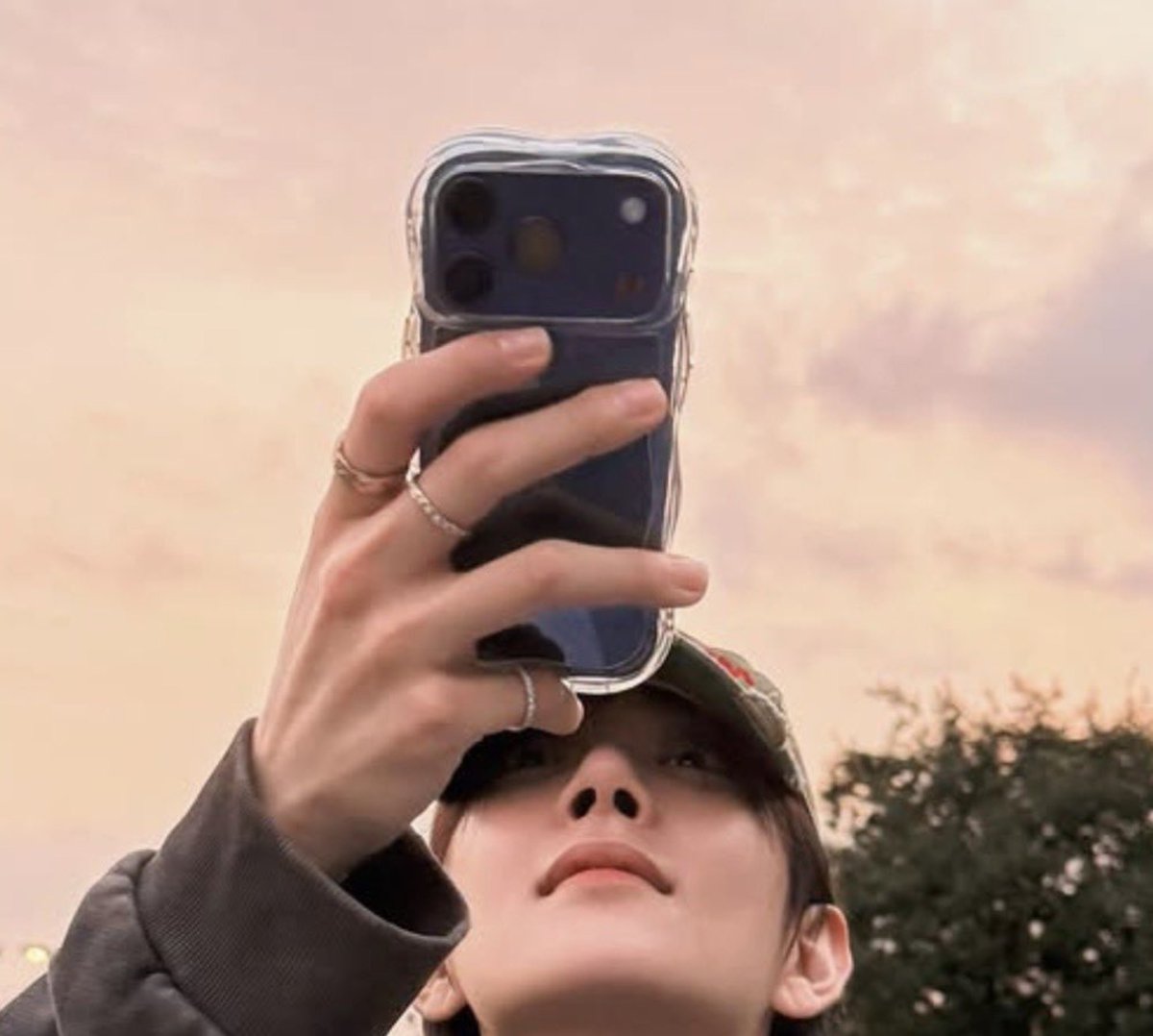 ᵇˡᵘ ⁿᵒᵗ ʲᵒˢʰᵘᵇᶦ tweet media