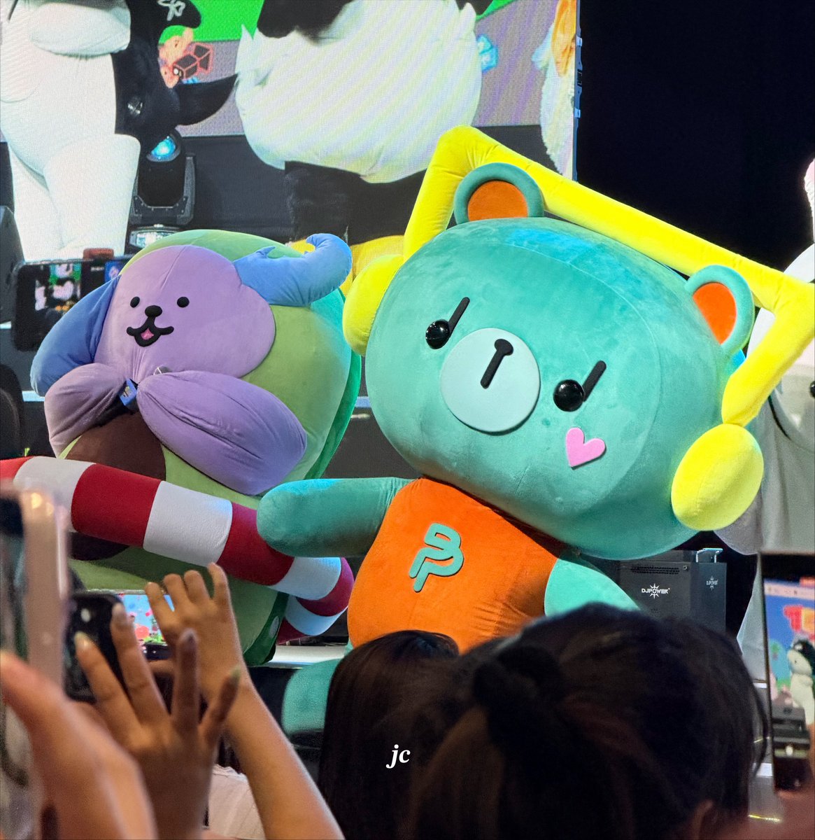jculybae's tweet photo. คู่หูตัวเขวๆ ฟ้าๆ หน้าเป๊ะ มือเป๊ะ 55555555555555555555555555

#PeachAndMeSeriesFinalEP
#AVOCEAN #PERMPOON https://t.co/FPM8CpruyU