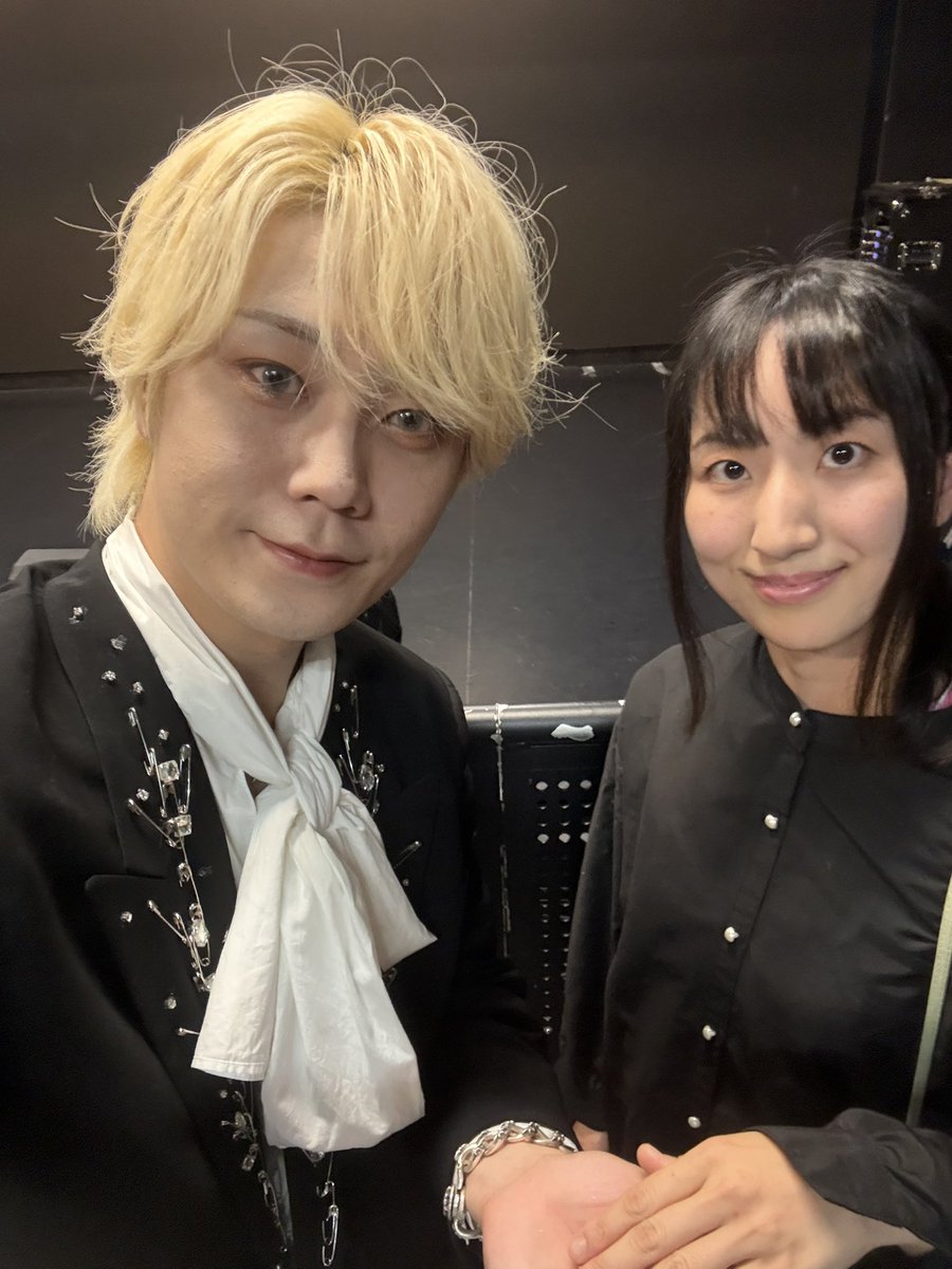 910ryoko's tweet photo. 【8月1日の思い出・特典会のみ】

LIVEは昼休憩のタイミングが合わず😭

仕事場がすぐ近くのおかげで
特典会は参加できて！

りぼんフェスタの無料配布で貰った
可愛いうちわを持参💕

ライブタイミングは合わなかったですが
髪型のタイミングは合った気が笑

ハニーレモンソーダの三浦界くんみたい🍋 https://t.co/CdBrJhS8WX