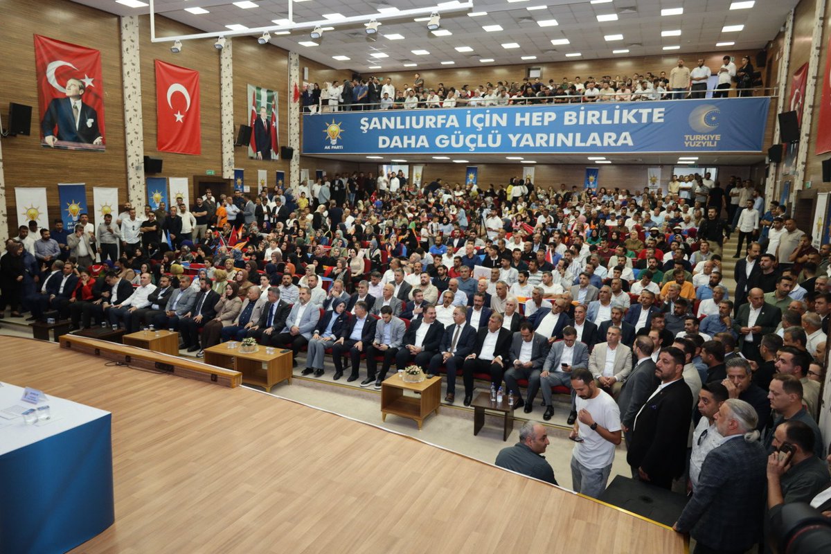 akpartiurfa's tweet photo. 📍AK Parti Şanlıurfa İl Başkanlığı Danışma Meclisi Toplantısı

İl Danışma Meclisi Toplantımızda AK Parti Şanlıurfa Milletvekilimiz Sayın @malicevheri konuşmalarını gerçekleştirdi.

#İlDanışmaMeclisi #Şanlıurfa 
@milhamigunbegi
@abuyukgumus @Akparti @hakanaksu058 @farukaytek https://t.co/HvXJyWtksX