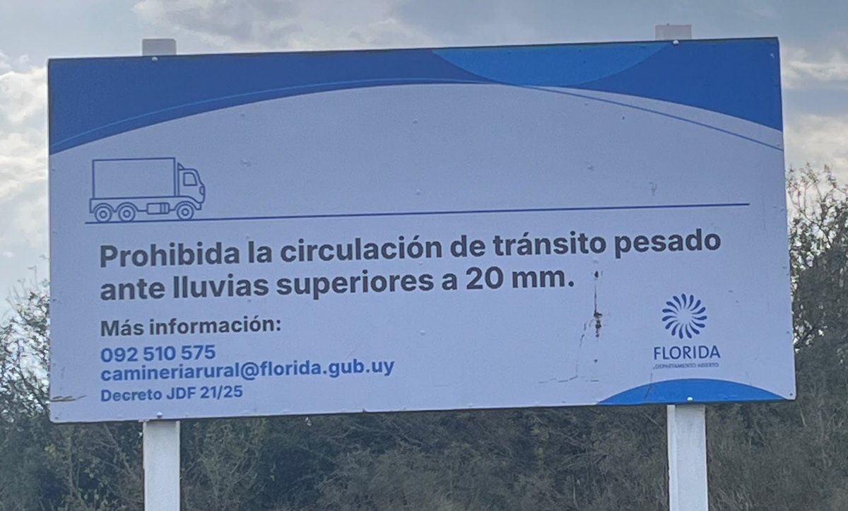 FloridaIDF's tweet photo. Recordamos a los transportista que se encuentra vigente la prohibición de circular por caminos rurales salvo excepciones que se soliciten y justifiquen la necesidad de hacerlo . https://t.co/yNvaA2tBwc