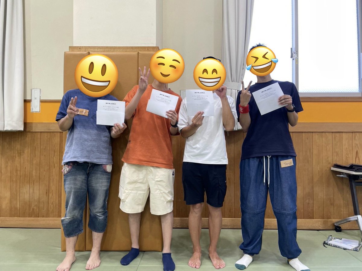 PandraPanda's tweet photo. 後半戦💪

3️⃣ 3on3トナメ
　ToSH 優勝🏆、KOKi ４位📜
　決勝親子対決叶わず！
　さーや2🐔、YUi 1🐤

4️⃣ 特殊3on3トナメ
　ToSH ２位🥈、KOKi 3🐔
　YUi 2🐥、さーや 2🐣
　決勝楽しみすぎてしまった🤣

イースレイさん、運営スタッフの皆様
参加者の皆様ありがとうございました✨
#ベイブレードX https://t.co/e8jWRAWC7P