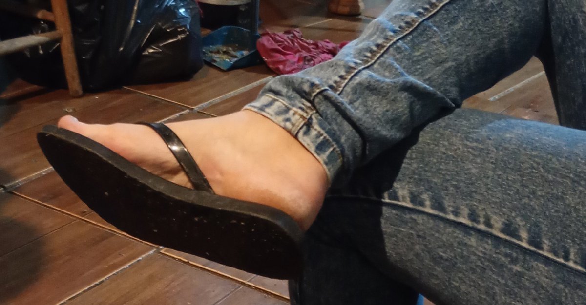 ubrsmhn31058's tweet photo. Mais danling e dedões gostosos da minha loirinha comentem bastante oque essas delícias merecem #cumshoes #cumtoes #cumfeet #podolatria #footjob #feetfetish #worship https://t.co/Tl2Zha8ueS