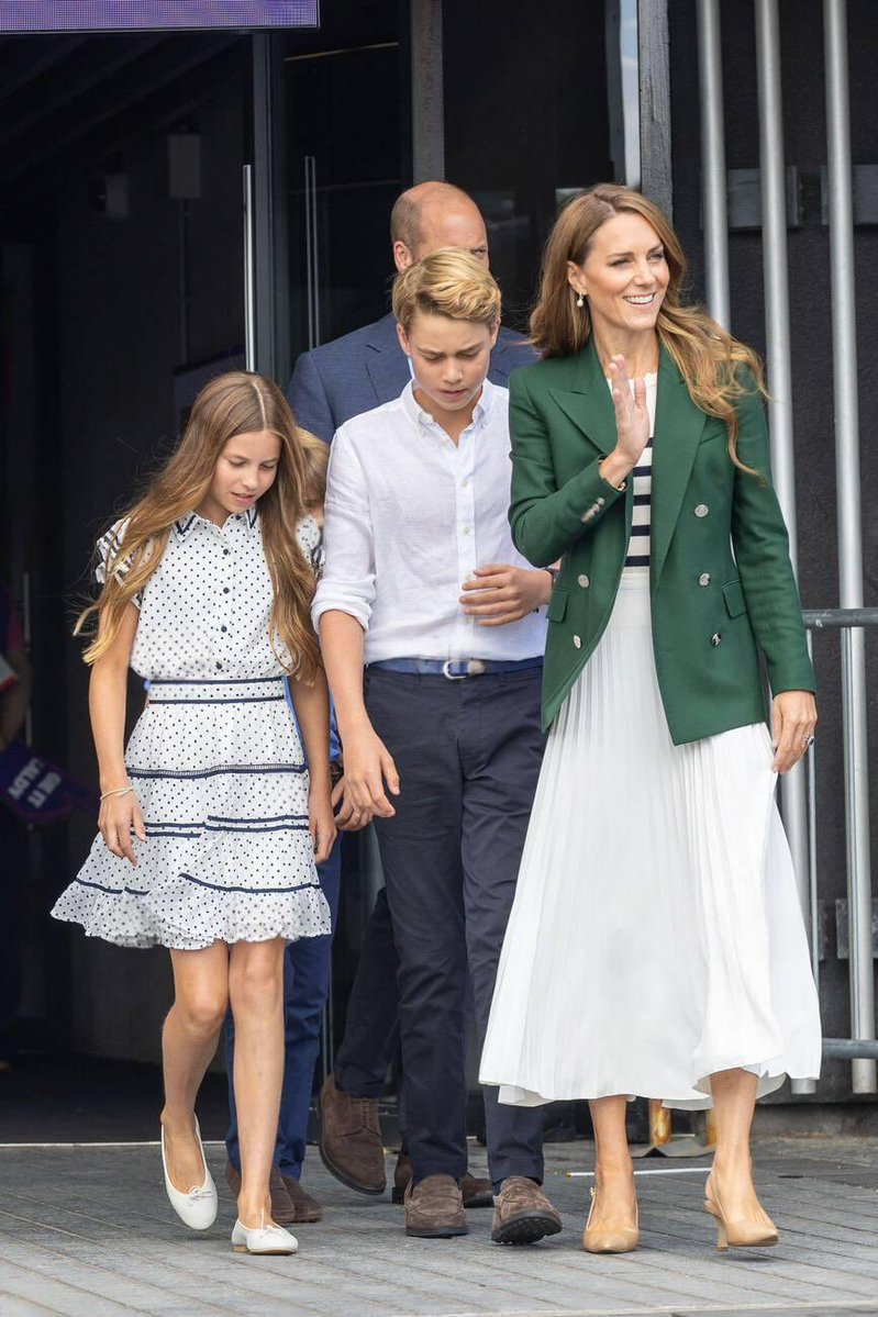 tokkianami's tweet photo. The Prince of Wales, Prince George and Princess Charlotte in Glasgow today 🤩 https://t.co/6zgrDkW6Qd