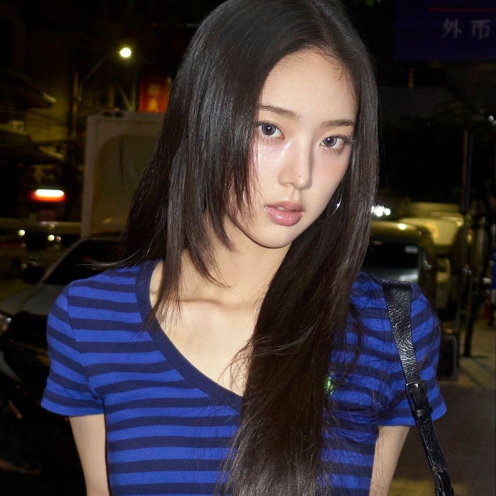 leesoldeflair's tweet photo. @PrettySideMode Biru! Idk why but I just love blue as well and I think that suits me so much.. https://t.co/wgIW0LEvix