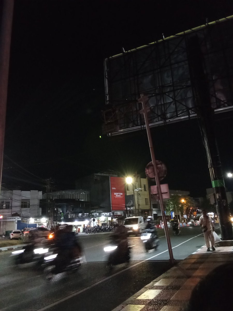 dunhilblack_'s tweet photo. pantas rame, malming ktu😌 https://t.co/PCcidk93Xd