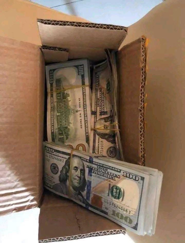 Rebapage95525's tweet photo. Say hi to me I have truck available as gift 🎁 and $190,000,000 to distribute just say hi 👋🎊💕💕🎊🎊🥰💘💘🎊🎊💘💘🥰💘🥰💘💝💞💞💞 https://t.co/xklCXz5lnd