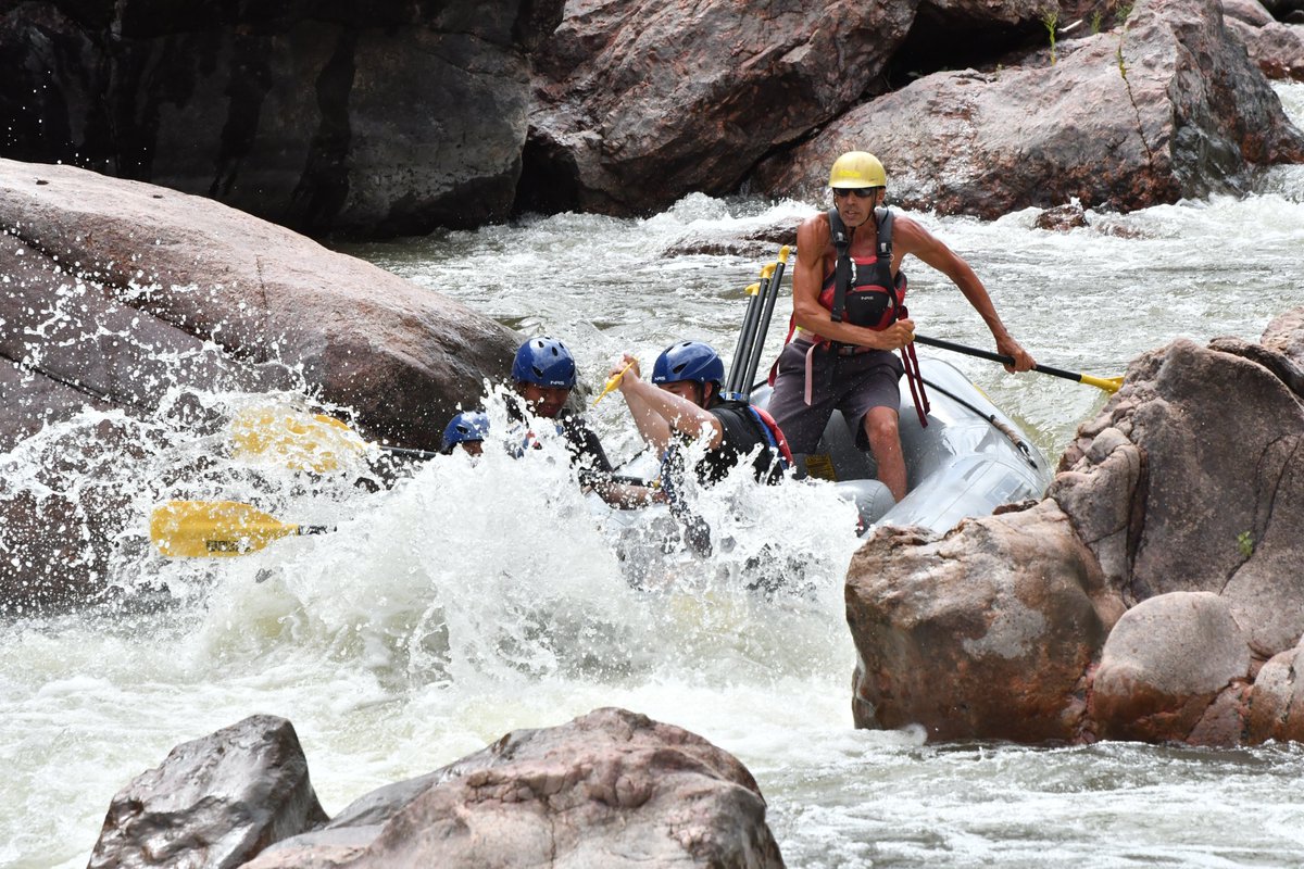 RiverRunners's tweet photo. Summer isn't over! 🌊 There's still time to experience Colorado's best rafting on the Arkansas River. We've got an adventure for every skill level.  Book your trip before the season ends! 📷#ColoradoRafting #ArkansasRiver #RoyalGorge #BrownsCanyon #Adventure https://t.co/1H1HJfDheW