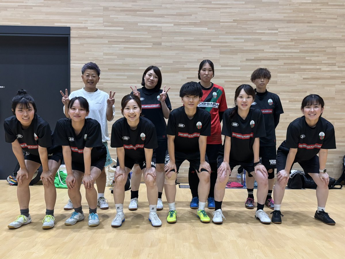 UBEUNITEDPLASS_'s tweet photo. J:COM下関で九州女子フットサルリーグのピグナッツさんとトレマしていただきました。新調した半袖プラシャツを間に合わせくれた恵三さんありがとうございました。 https://t.co/JUPgCZzyJO