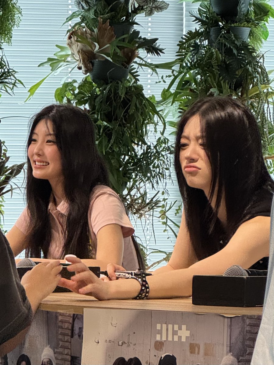 ree_hee_3's tweet photo. 260801
ILLIT Amazon 全員サイン会

コンアルズ

#ILLIT #아일릿 #ウォンヒ #WONHEE #원희 #ミンジュ #MINJU #민주 #I_Got_Your_Back https://t.co/dDy5KfaZE8