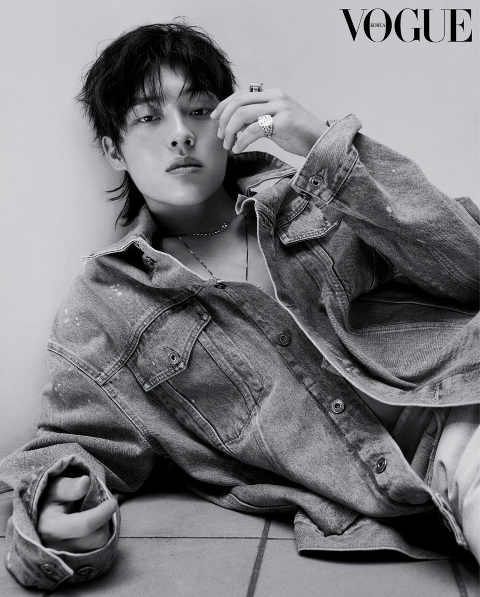 fldkshu's tweet photo. 현욱이님 뒷머리 긴 거 좋다 https://t.co/jQgC1T75ds