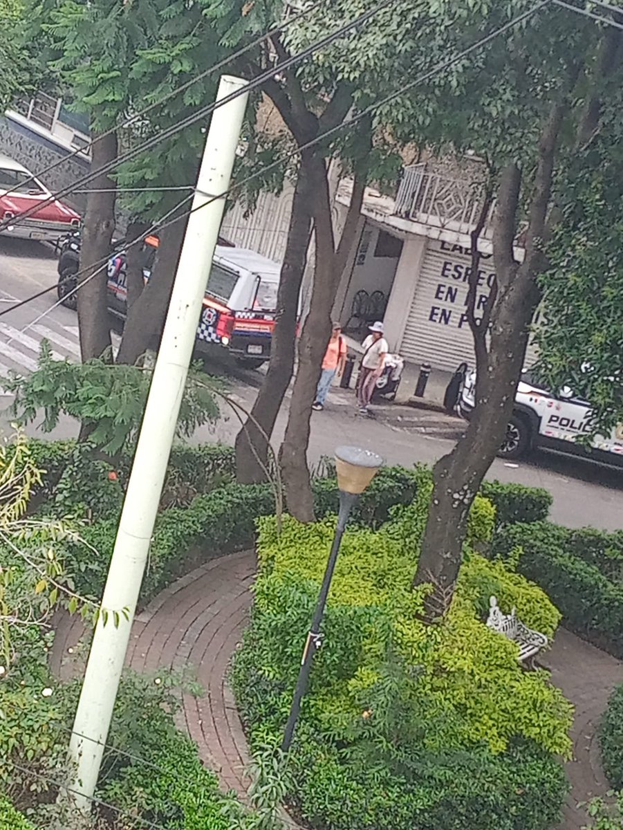 VillaDeCortesBJ's tweet photo. Buen día.
Vecina, Vecino: Haz un esfuerzo y cambia tu tanque de gas, expones a muchas personas.

Si Tú rentas a otros y no lo cambias, 🤬 deja de poner pretextos y cambia el tanque de gas, Ya, ¡carajo! https://t.co/L6ekRb8IqG