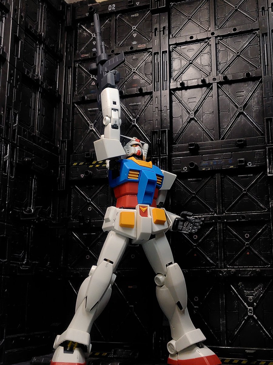 ryuarichannel's tweet photo. MG RX-78-2 ガンダム Ver2.0 最終決戦仕様。ジムスナのバズーカを借りてバズーカ2丁です。シンプルにアニメ風のガンダムにしたかったので部分塗装などは最小限でデカールなども無しです。ガンダムをおっちゃんとかオジキとか呼ぶ風潮は好きじゃないです😅
#GUNSTA
#ガンプラ
 https://t.co/6PpVsYCG63 https://t.co/LvPCP7i1TK