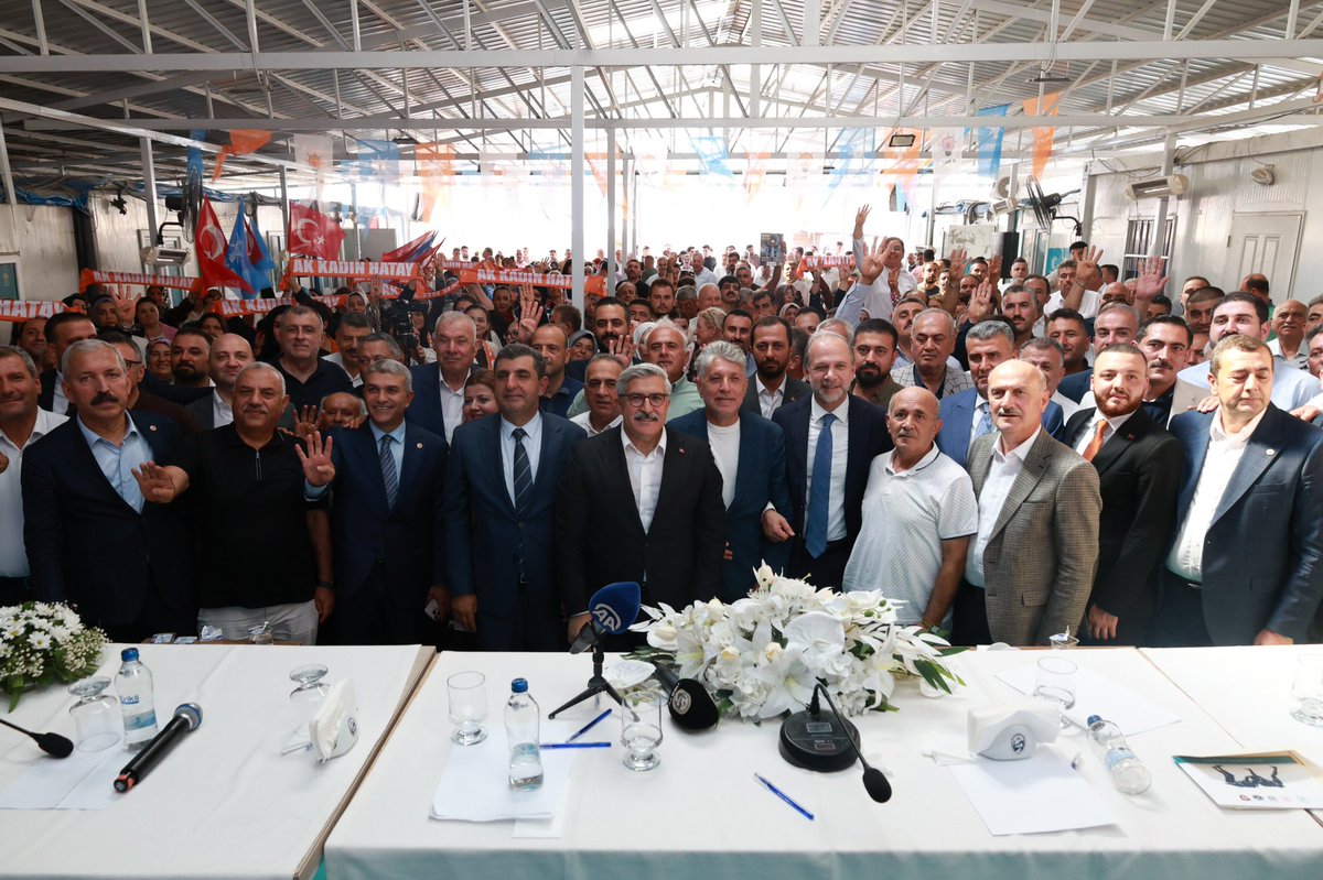 HuseyinYayman's tweet photo. 📍Hatay 🇹🇷

AK Parti Hatay Milletvekillerimiz Sayın Adem Yeşildal, Sayın Abdulkadir Özel ve Sayın Kemal Karahan, Hatay Büyükşehir Belediye Başkanımız Sayın Mehmet Öntürk, Hatay İl Başkanımız Sayın Mustafa Erdoğan, belediye başkanlarımız, ilçe başkanlarımız, teşkilat mensuplarımız ve hemşehrilerimizle birlikte AK Parti Hatay Genişletilmiş İl Danışma Meclisi Toplantımızı gerçekleştirdik.

AK Parti olarak ikinci çeyrek asrımıza güçlü hedeflerle yürüyoruz. 

Hatay’ımızın yeniden ihyası için yürüttüğümüz çalışmaları değerlendirirken, Türkiye Yüzyılı vizyonumuz doğrultusunda önümüzdeki dönemin yol haritasını da paylaştık.

En büyük hedeflerimizden biri; milletimizin beklentilerine cevap veren, sivil, demokratik ve Türkiye’nin gücüne yakışan yeni bir anayasayı ülkemize kazandırmaktır. 

Güçlü teşkilatımızla, ilk günkü inanç ve kararlılıkla aziz milletimize hizmet etmeye, Hatay’ımızı daha güçlü yarınlara taşımaya devam edeceğiz. @akpartilhatay