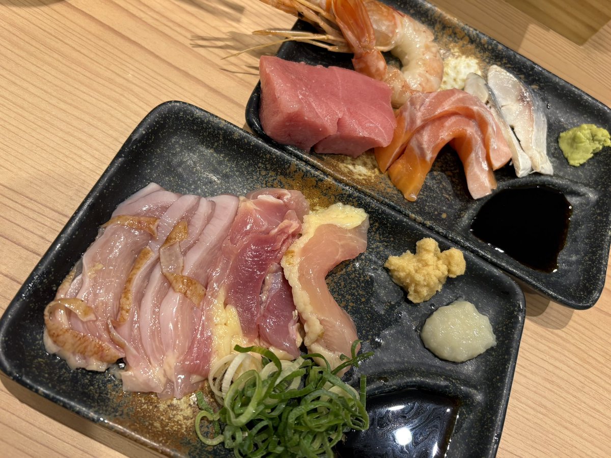 White8045's tweet photo. 今日は、あべの橋で
造り4種盛り、鶏のたたき
コロッケ、釜揚げしらす😋 https://t.co/YjbWwiRRsL