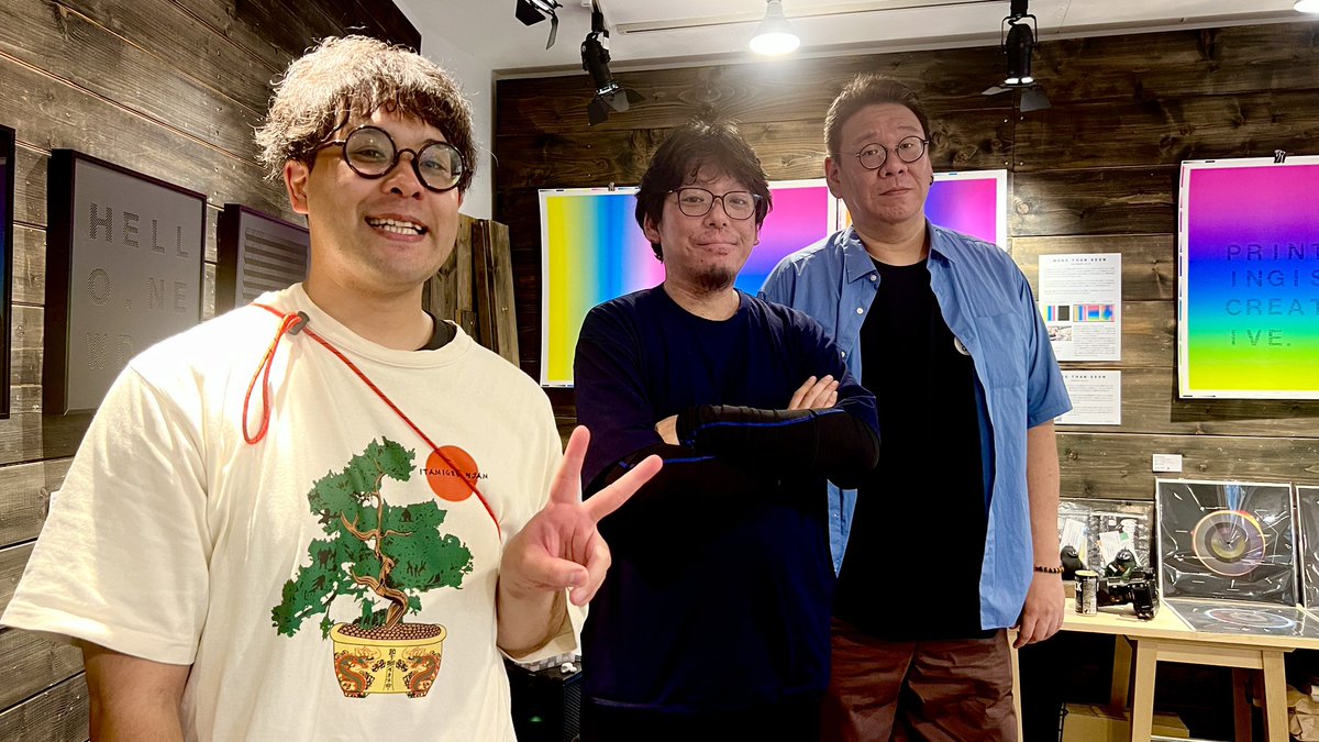 ARTLabOMM's tweet photo. 展示・ショップスペースART Lab OMMは7月末で無事終了致しました。
しばらくは拠点無しで、引き続きこの3名で企画や制作などPLANTとして継続していきます。
9月3日〜10月2日は滝本章雄個展シンガポール巡回。
9月22日（火・祝）は、ラボがあった同じビルOMM2階A・Bホールでソフコンが開催されます。 https://t.co/Le6X2Lp3gT