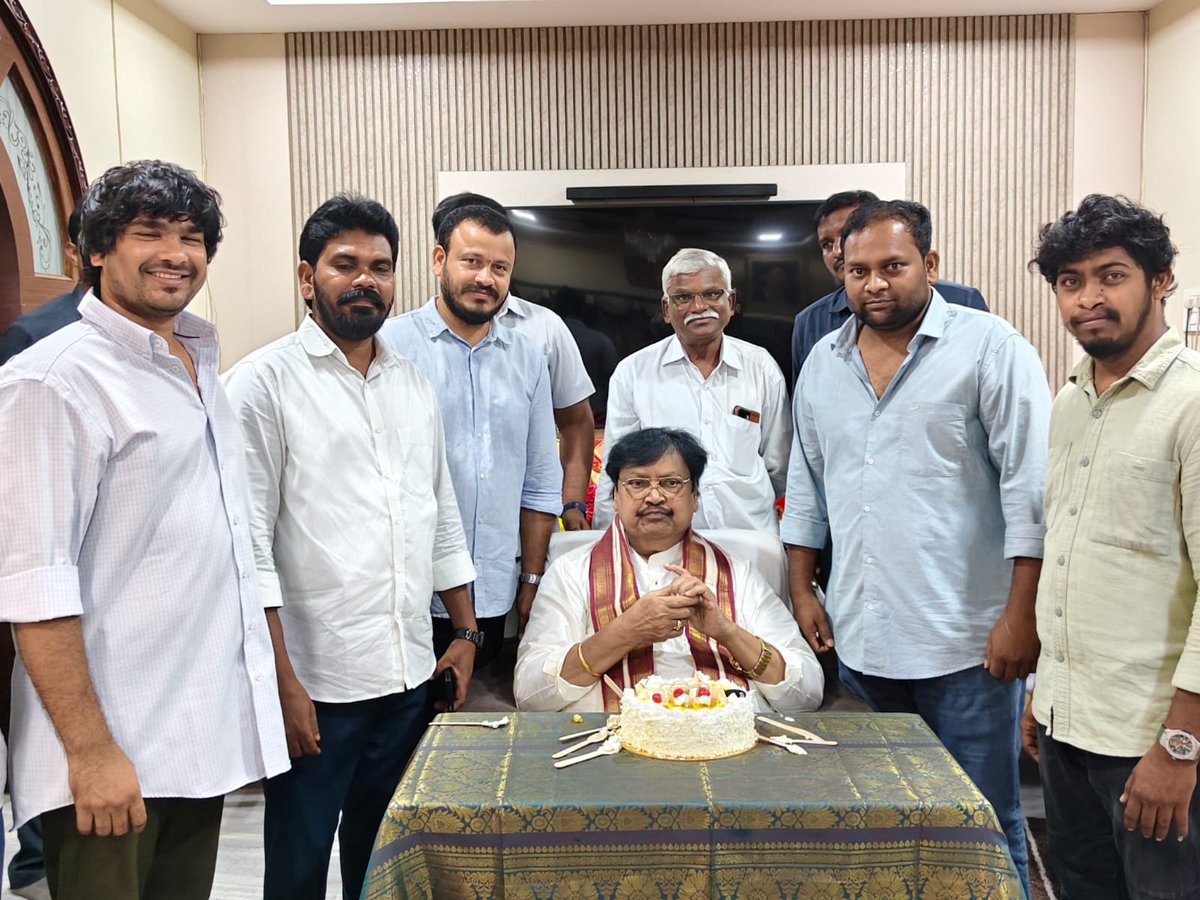 tdpabhi's tweet photo. ఈరోజు తెలుగుదేశం పార్టీ సీనియర్ నాయకులు పెద్దలు పొలిట్ బ్యూరో సభ్యులు శ్రీ వర్ల రామయ్య గారి పుట్టినరోజు కావున వారి నివాసం వద్దకు వెళ్లి శుభాకాంక్షలు తెలియజేయటం జరిగింది..
#ChandrababuNaidu 
#Naralokesh
#Abhinethra
#AndhraPradesh https://t.co/FBK8LSETLn