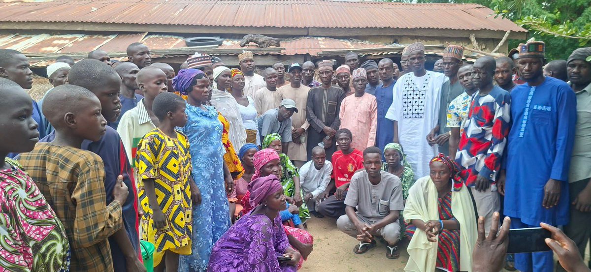 hyendugrandson's tweet photo. In Adamawa State, The Labour Party (LP) of SSVapura/Wulla ward received Labour Party House of Representatives candidate of Madagali/Michika federal constituency, Hon. Apollos Samson Tizhe. The acceptance is massive. Thank you, SSVapura. Thank you, Wulla ward. - GSH. https://t.co/SM3RNbaYK2