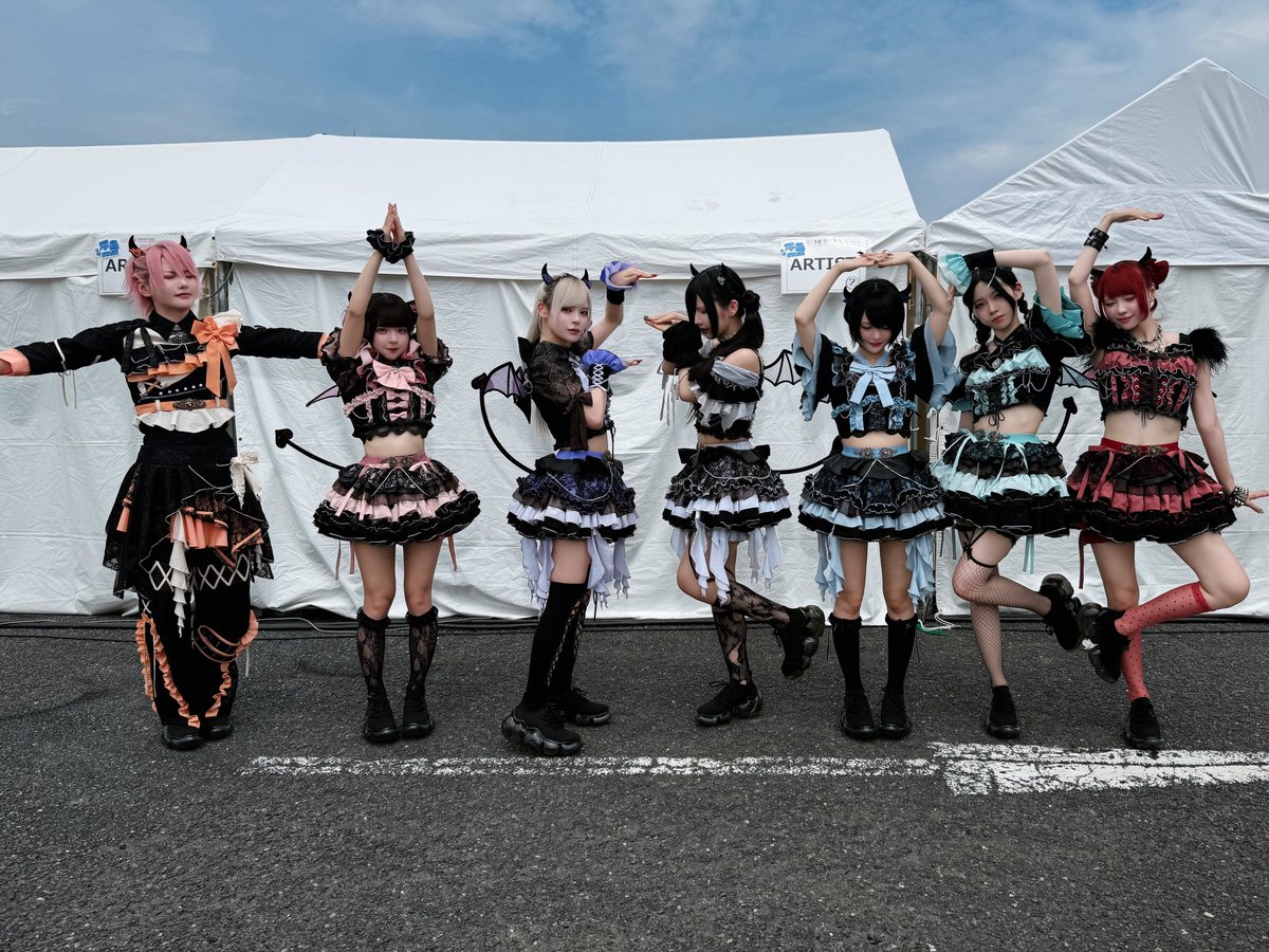 AVAM_Official's tweet photo. 『TOKYO IDOL FESTIVAL 2026
supported by にしたんクリニック』

TIF2日目たくさん声出してくれてありがと～❣️
みんなの声も360度の景色も
全部が最高だったよ🏝️🫧
暑さに気をつけて最終日も楽しむぞー！❤️‍🔥
 #TIF2026 #AVAM #アベアム https://t.co/u26CZ2DWmb