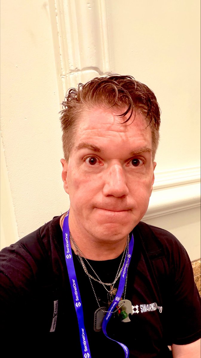 jaysonstreet's tweet photo. Acting all inconspicuous waiting to get up to my @CovertSwarm class for @BlackHatEvents feeling too tired to sneak in like I usually do. ๐
#HackerAdventures https://t.co/yOl8qzeAIY