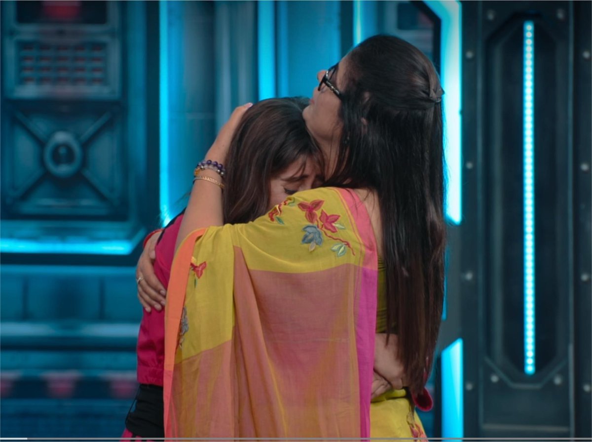 Nahyan_here's tweet photo. This is actually cutee ❤️

#shivangiJoshi #LockUpp2 https://t.co/JKVkexsHgu