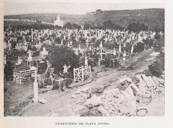 RenzoVaccarezza's tweet photo. Antes de 1825, los entierros en Valparaíso se realizaban de manera desregulada, en quebradas o junto a iglesias, lo que generaba problemas sanitarios, como la propagación de plagas (peste bubónica). En 1825, la municipalidad comenzó a regular las sepulturas, creando los cementerios N° 1 y N° 2 en el Cerro Panteón. Sin embargo, estos eran exclusivos para la alta sociedad y los protestantes (Cementerio de Disidentes).

Hacia 1868, la falta de espacio y la necesidad de un lugar para las clases populares llevaron a la creación de un cementerio en Playa Ancha. Inicialmente, en 1869, se habilitó un camposanto provisional en el llano de Playa Ancha, bendecido el 24 de febrero de ese año, destinado a los más pobres y víctimas de epidemias como la viruela. Este cementerio operó hasta 1894, cuando se trasladaron los restos al actual Cementerio N° 3. La construcción del nuevo cementerio comenzó en 1887, tras la compra de terrenos a Juan Aguayo en 1876, y fue inaugurado oficialmente en 1892, con Carlos Lorca como su primer administrador.

El Cementerio N° 3 de Playa Ancha, con una superficie de 16 hectáreas, es el segundo más grande de Chile, solo superado por el Cementerio General de Santiago.