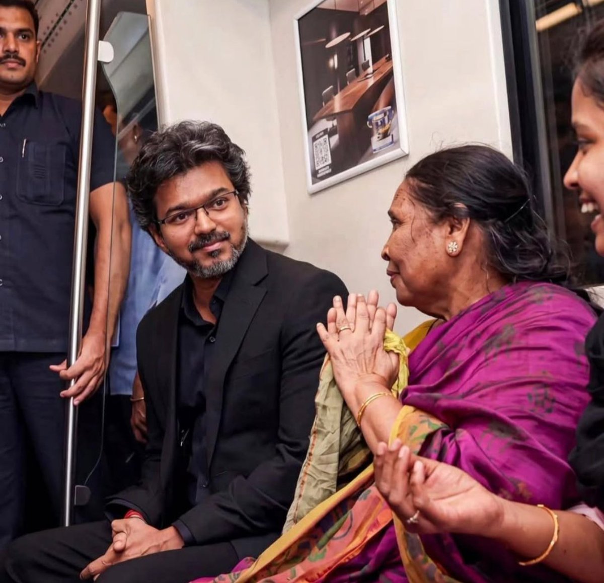 CricCrazyJohns's tweet photo. The happiness of everyone when Thalapathy Vijay is around ❤️ https://t.co/UjRehe4YIp