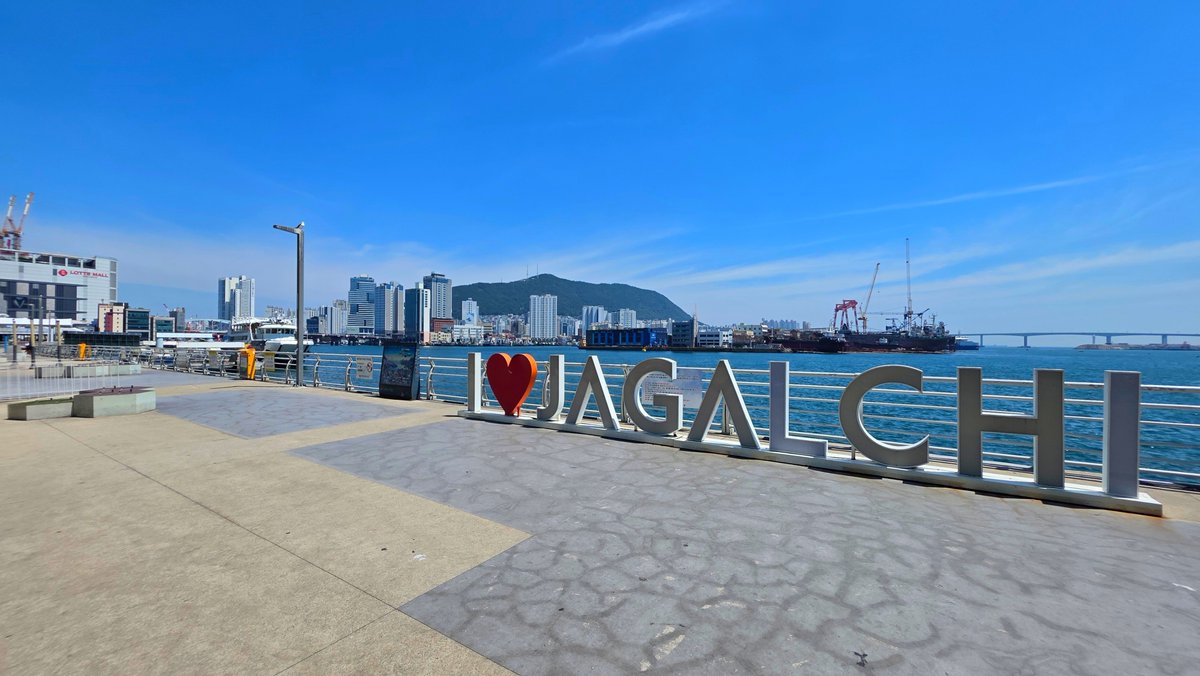 Peacism's tweet photo. #Busan #Weekend ❤️
#파이팅 ❤ #Korea #국제시장 #꽃분이네 #자갈치시장 #Landscape #Food #KoreanFood #씨앗호떡 #Love #Always #Memory #Remember #Moment #Believe #함께 #고마워요 #기억 #생각 #다잘될거야 #GoodLuck #힘내자 #사랑 #열정 #사랑 #행운 #여름 https://t.co/MfC9igR82p