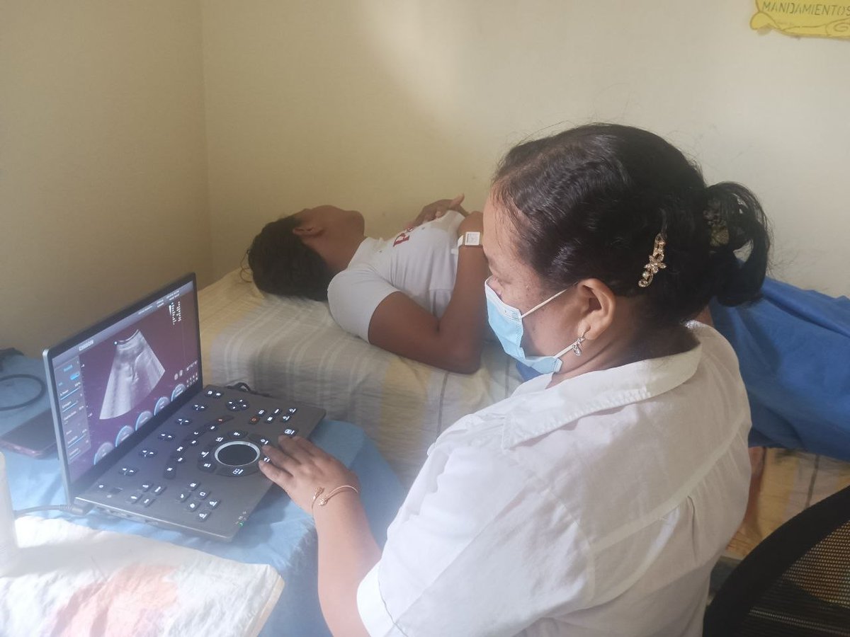 Cubacooperabol2's tweet photo. El  Ejército de Batas Blancas en tierras bolivarianas mantiene viva la  llama de la solidaridad.Desde la Brigada Médica Manuel Cedeño son  ejemplos del legado del Comandante y lo envidencian en sus labores  diarias.Estado Bolívar  #CentenarioDeFidel 
@Cubacooperabol2 https://t.co/dLZtNEB5oC