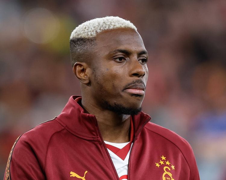 IbrahimShanono7's tweet photo. 🚨 Victor Osimhen is attracting serious Premier League interest, with Tottenham joining Chelsea and Manchester United in the race. Galatasaray are reportedly demanding at least €130 million, while the Super Eagles striker remains open to fulfilling his long-standing dream of playing in England. 🇳🇬⚽