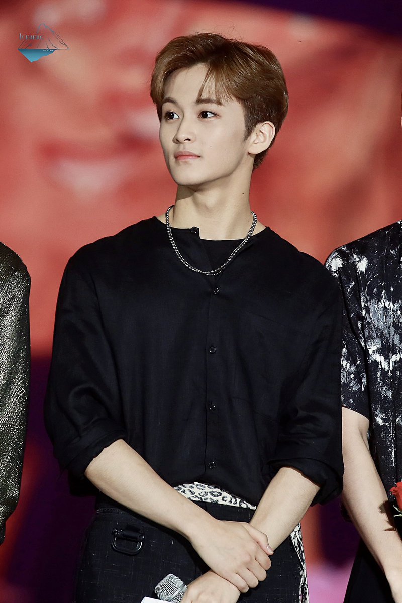 iceberg4mark's tweet photo. Happy 27th birthday 🥳

모든 것은 변했지만
결국 너는 너였어.
#마크 #MARK https://t.co/ffgeyaJNTF