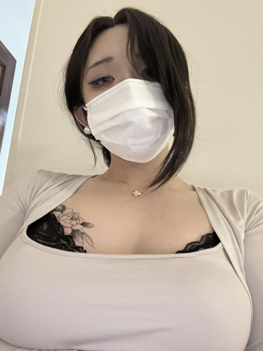 hongbin04071's tweet photo. 😷 https://t.co/HJLLiI8WVa