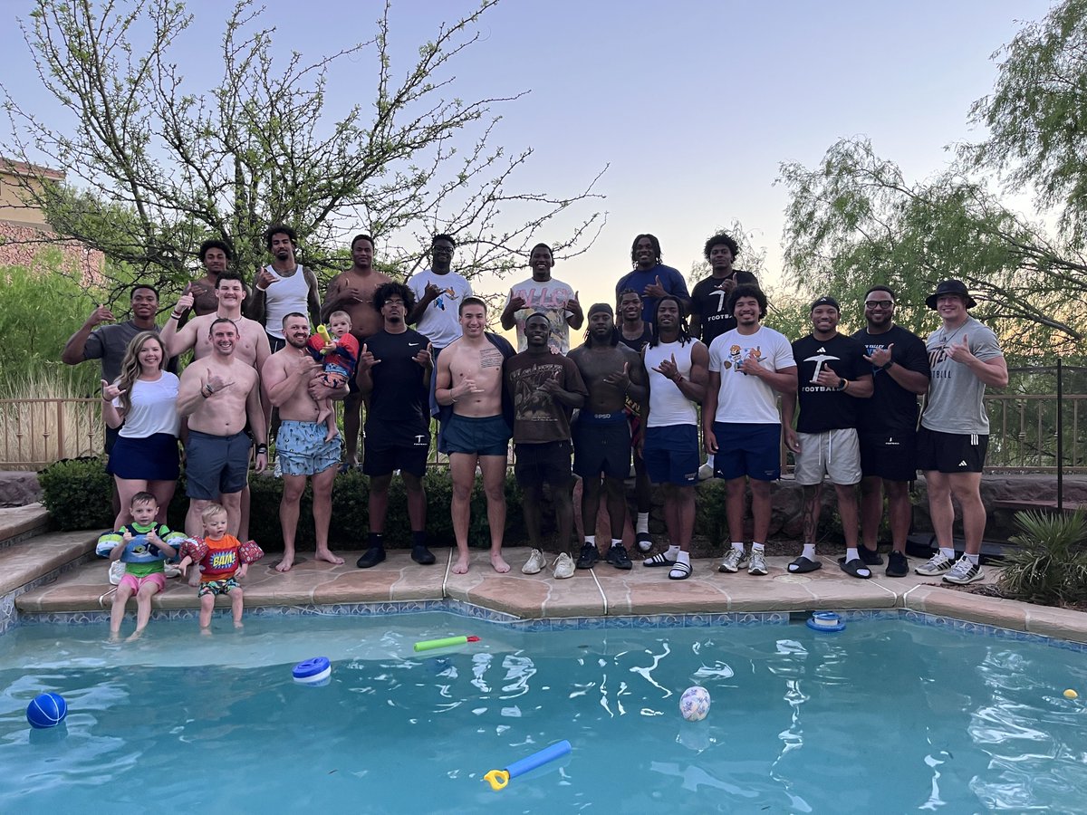 UTEPFB's tweet photo. More than just teammates! Grateful for Coach Walden and his family opening their home to the team. Moments like these strengthen bonds, build trust, and create unity, on and off the field โ๏ธ
#PicksUp | #UnityIsTheSecret https://t.co/VyQIbQnEcJ