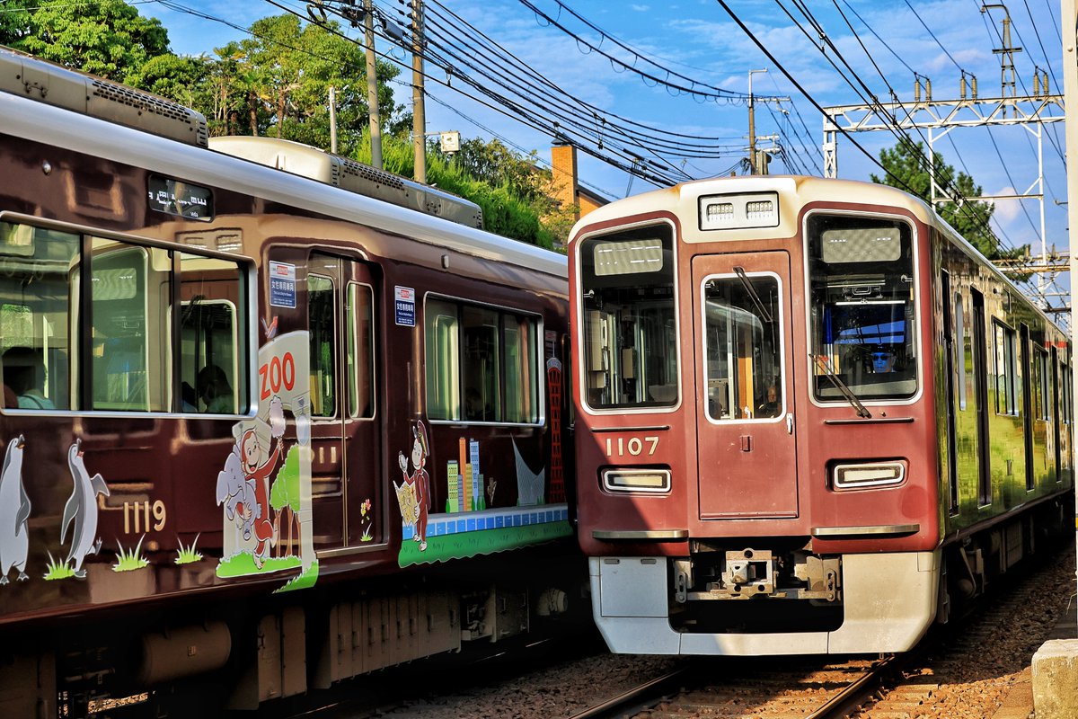 noafactory's tweet photo. 阪急電鉄　１０００系１０１９Ｆ「おさるのジョージ✕阪急電鉄」神戸線ＨＭ掲出ラッピング編成＠芦屋川〜夙川
なんてこった…
#阪急電鉄
#１０００系１０１９Ｆ
#おさるのジョージX阪急電鉄
#神戸線
#芦屋川〜夙川 https://t.co/SUGY591ArQ