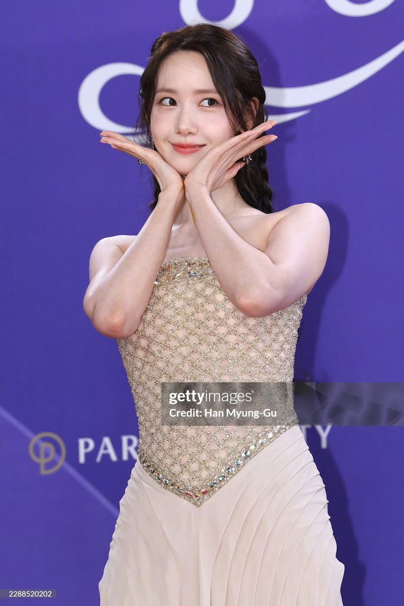 yeppeoyoona's tweet photo. Friendly reminder that the Getty Images curse has never applied to Lim YoonA. Just pure, unfiltered perfection on the Blue Dragon Series Awards red carpet ✨

#LimYoonA #임윤아 #YoonA #윤아 https://t.co/xUUZIYmjls