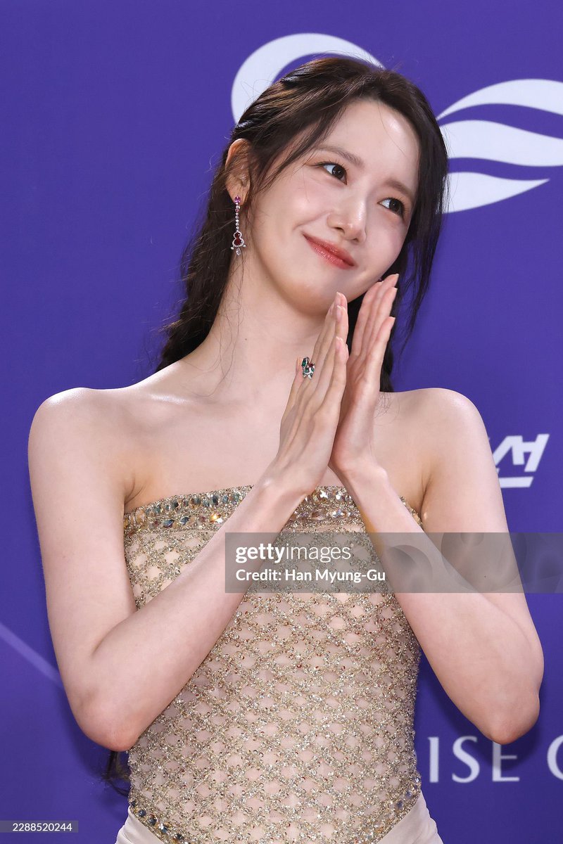 yeppeoyoona's tweet photo. Friendly reminder that the Getty Images curse has never applied to Lim YoonA. Just pure, unfiltered perfection on the Blue Dragon Series Awards red carpet ✨

#LimYoonA #임윤아 #YoonA #윤아 https://t.co/xUUZIYmjls