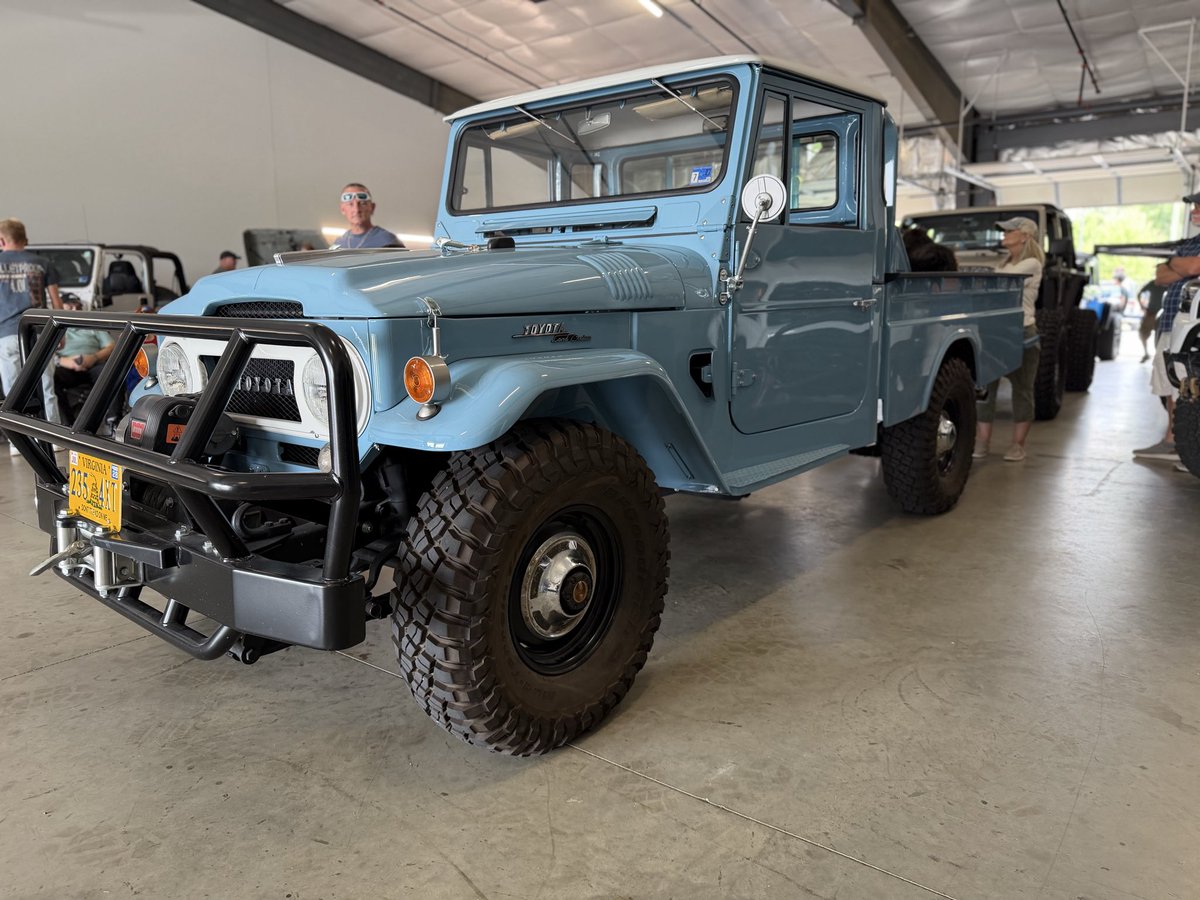 ocd_offroad's tweet photo. Purdy lil Land Cruiser!  @Toyota https://t.co/lmBtFCVHnG