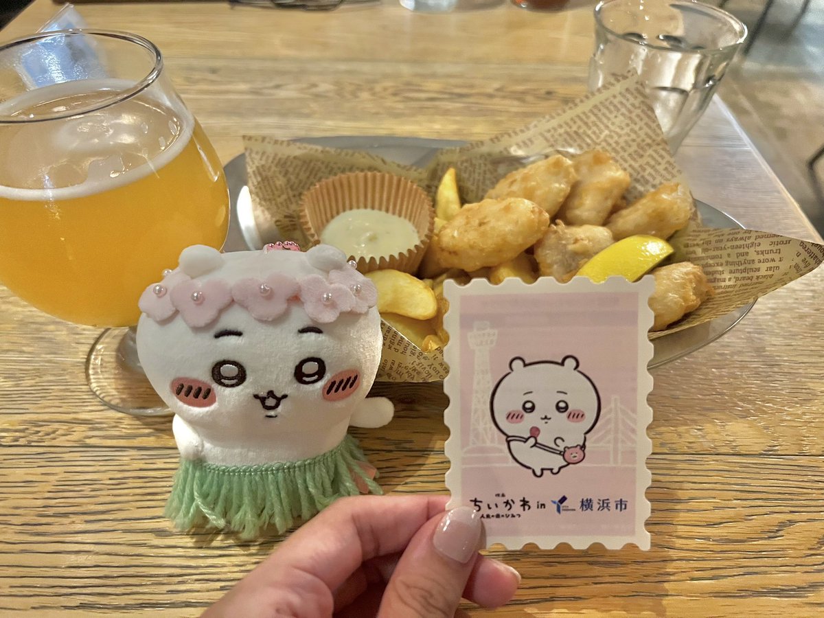 m__ho0's tweet photo. 横浜×ちいかわ🐻‍❄️🌺🏝️⸜❤︎⸝
切手ステッカーget🩷
フォトスポット巡って、
ちいかわ焼き食べて、
ちいかわ観覧車みて
〃くつずれ〃になったよ👟🎡 https://t.co/fpbzrRaL5N
