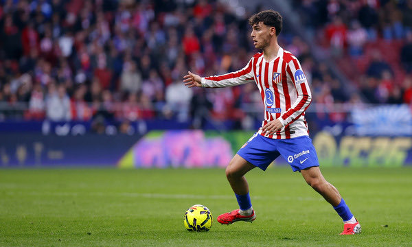 SpidyAtletico's tweet photo. 🔴 También os digo, echar a los lobos a Mendoza por un pase errado en el segundo partido de pretemporada tampoco me parece lógico. 

Sigo pensando que el chaval vale para este equipo, pero le falta minutos y seguridad. 

Yo sigo en su barco. https://t.co/pdkJ9JrHTU