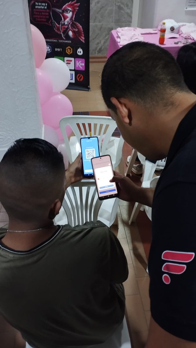 Flare_Colombia's tweet photo. 🇨🇴 Flare Colombia hizo historia
Ayer vivimos una noche que difícilmente olvidaremos. 💖
Celebramos el primer evento educativo oficial de Flare Colombia, un espacio completamente gratuito, donde la comunidad aprendió sobre Flare Network, el ecosistema, la autocustodia, la creación de billeteras y el proyecto FLEC.
Durante la jornada: ✨ Abrimos nuevas carteras. ✨ Respondimos preguntas de los asistentes. ✨ Compartimos conocimientos sobre el ecosistema Flare. ✨ Entregamos mercancía y premios. ✨ Disfrutamos de pasabocas y un excelente ambiente de comunidad. ✨ Gracias a las donaciones de la comunidad, se distribuyeron 12.000 FLR entre los asistentes.
Lo más valioso no fueron los regalos, sino ver a personas que llegaron con curiosidad y se fueron con más conocimiento, nuevas herramientas y ganas de seguir aprendiendo sobre Web3.
Gracias a todos los que hicieron posible este evento: asistentes, voluntarios, colaboradores y a quienes apoyan el crecimiento de la comunidad. También gracias a quienes comenzaron a seguir las redes de Flare Network, Flare Colombia, FLEC y CryptoView para continuar aprendiendo.
Este es solo el comienzo.
La comunidad crece cuando compartimos conocimiento. 🚀
#Flare #FlareNetwork #FLR #FLEC #FlareColombia #Web3 #Crypto #Blockchain #LATAM #DeFi