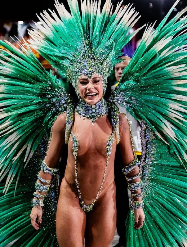 barrracao's tweet photo. 🚨 VEJA: Fabíola Andrade coloca o cargo de rainha de bateria da Mocidade Independente de Padre Miguel à disposição. Segundo o Jornal Extra, com o marido Rogério de Andrade preso, a musa não quer mais se dedicar ao posto. https://t.co/9p9zQQyhDV