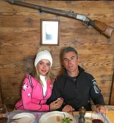barrracao's tweet photo. 🚨 VEJA: Fabíola Andrade coloca o cargo de rainha de bateria da Mocidade Independente de Padre Miguel à disposição. Segundo o Jornal Extra, com o marido Rogério de Andrade preso, a musa não quer mais se dedicar ao posto. https://t.co/9p9zQQyhDV